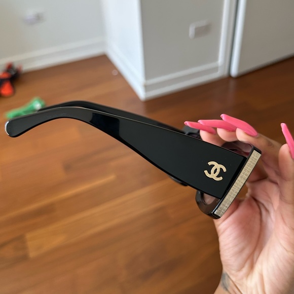 Chanel rectangle Sunglasses, acetate, black & gold. Excellent condition. - Picture 11 of 11